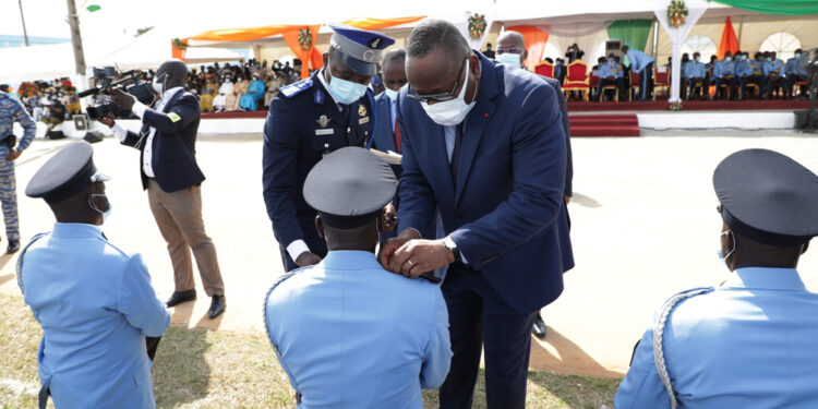 Sortie de la 43e promotion des élèves commissaires de Police vendredi 16 avril à l’école de Police à Abidjan. Photos Saint Cyrille