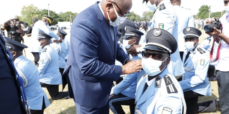 Sortie de la 43e promotion des élèves commissaires de Police vendredi 16 avril à l’école de Police à Abidjan. Photos Saint Cyrille