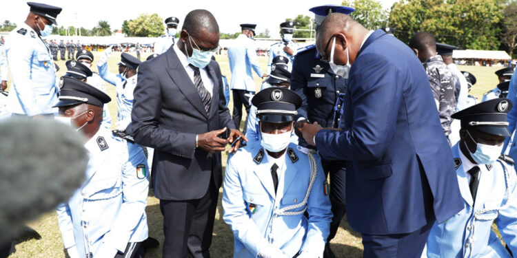 Sortie de la 43e promotion des élèves commissaires de Police vendredi 16 avril à l’école de Police à Abidjan. Photos Saint Cyrille