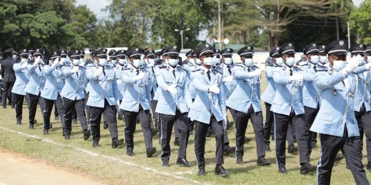 Sortie de la 43e promotion des élèves commissaires de Police vendredi 16 avril à l’école de Police à Abidjan. Photos Saint Cyrille