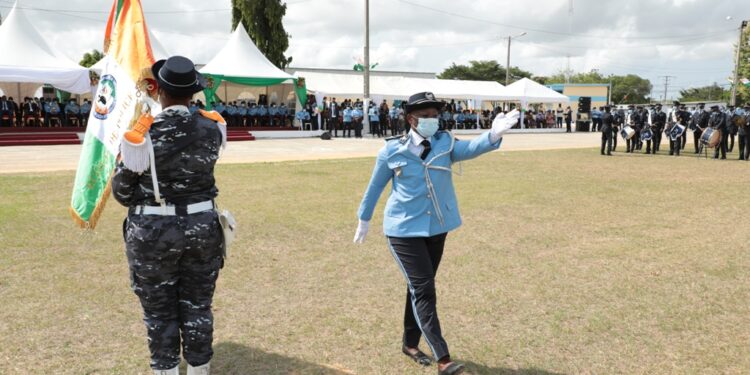 Sortie de la 43e promotion des élèves commissaires de Police vendredi 16 avril à l’école de Police à Abidjan. Photos Saint Cyrille