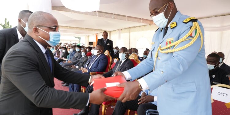 Sortie de la 43e promotion des élèves commissaires de Police vendredi 16 avril à l’école de Police à Abidjan. Photos Saint Cyrille