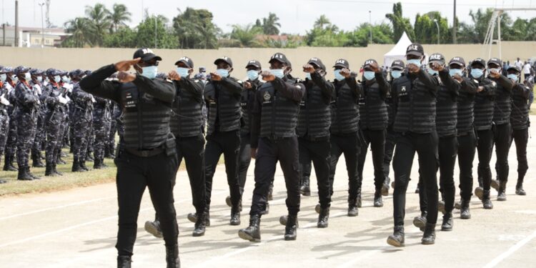 Sortie de la 43e promotion des élèves commissaires de Police vendredi 16 avril à l’école de Police à Abidjan. Photos Saint Cyrille