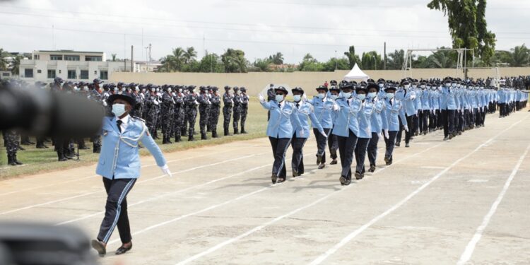 Sortie de la 43e promotion des élèves commissaires de Police vendredi 16 avril à l’école de Police à Abidjan. Photos Saint Cyrille