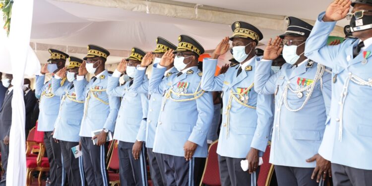 Sortie de la 43e promotion des élèves commissaires de Police vendredi 16 avril à l’école de Police à Abidjan. Photos Saint Cyrille