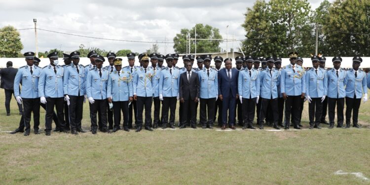 Sortie de la 43e promotion des élèves commissaires de Police vendredi 16 avril à l’école de Police à Abidjan. Photos Saint Cyrille