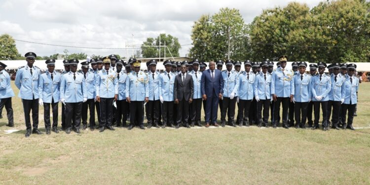 Sortie de la 43e promotion des élèves commissaires de Police vendredi 16 avril à l’école de Police à Abidjan. Photos Saint Cyrille