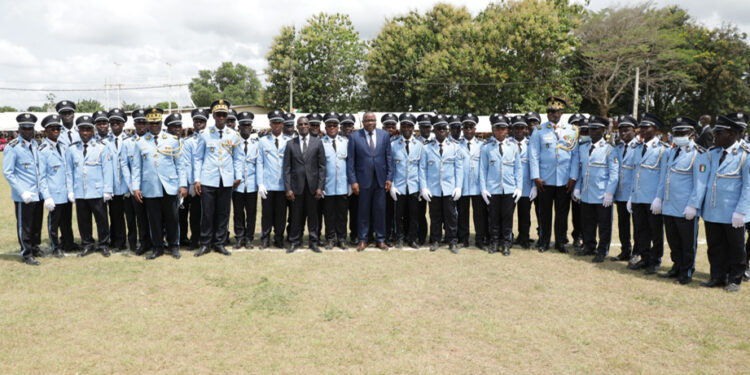 Sortie de la 43e promotion des élèves commissaires de Police vendredi 16 avril à l’école de Police à Abidjan. Photos Saint Cyrille
