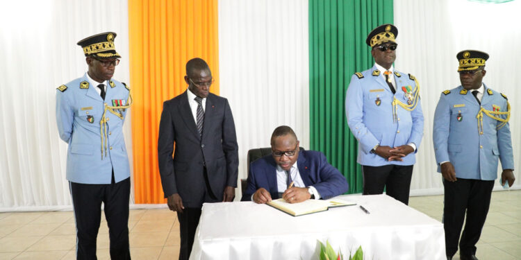 Sortie de la 43e promotion des élèves commissaires de Police vendredi 16 avril à l’école de Police à Abidjan. Photos Saint Cyrille