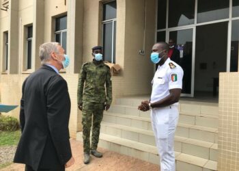 L’Ambassadeur des Etats-Unis Richard Bell visite le Centre Opérationnel de la Marine à San Pedro