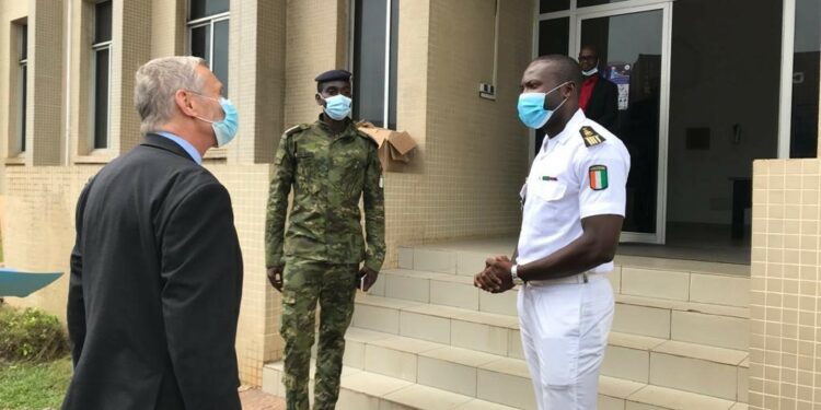 L’Ambassadeur des Etats-Unis Richard Bell visite le Centre Opérationnel de la Marine à San Pedro