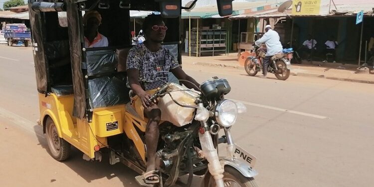 Côte d’Ivoire : Madinani salue son premier taxi moto