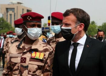 Funérailles de Déby, Macron assure la junte de son soutien pour la stabilité du Tchad