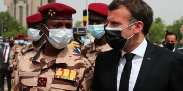 Funérailles de Déby, Macron assure la junte de son soutien pour la stabilité du Tchad