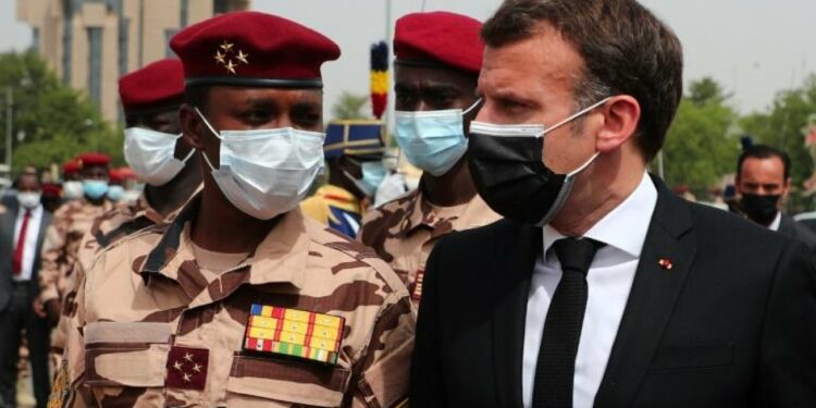 Funérailles de Déby, Macron assure la junte de son soutien pour la stabilité du Tchad