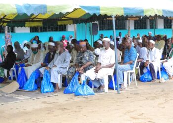 Solidarité Ramadan : Des journalistes soulagent plusieurs familles à Koumassi