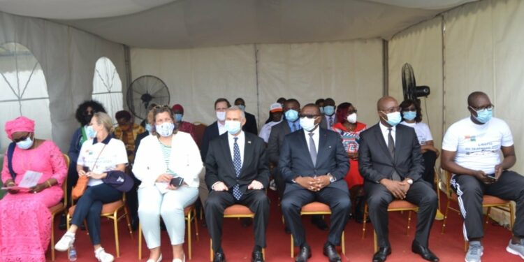 Presse ivoirienne: le ministre Amadou Coulibaly annonce une « réflexion approfondie» sur la distribution