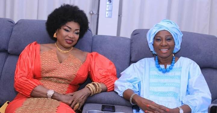 A quelques heures de son concert, Oumou Sangaré reçue par Kandia 