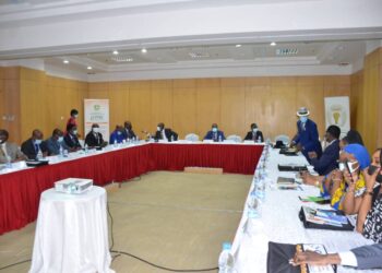 Sénat/Examen des budget-programmes: Les membres de la CAEF se forment