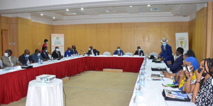 Sénat/Examen des budget-programmes: Les membres de la CAEF se forment