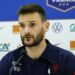 Football : Hugo Lloris, capitaine de l’équipe de France avant le depuis le coup d’envoi…e