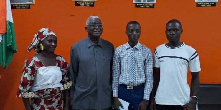 Le tout premier fils de Bouaké admis à polytechnique-Paris reçoit les félicitations du maire Nicolas Djibo