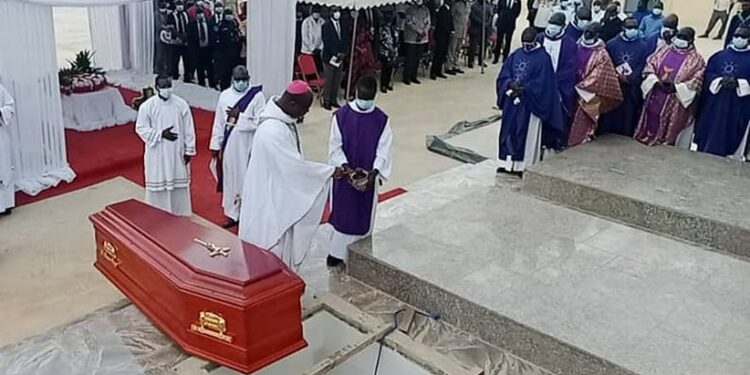 Côte d’Ivoire: Mgr Bruno Kouamé repose à jamais en la cathédrale Saint Thérèse de l’enfant Jésus d’Abengourou