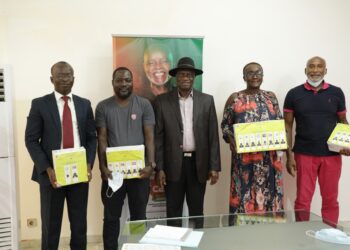 Côte d’Ivoire/Remise des affiches et specimens pour les législatives partielles: les conseils de Sourou Koné aux candidats