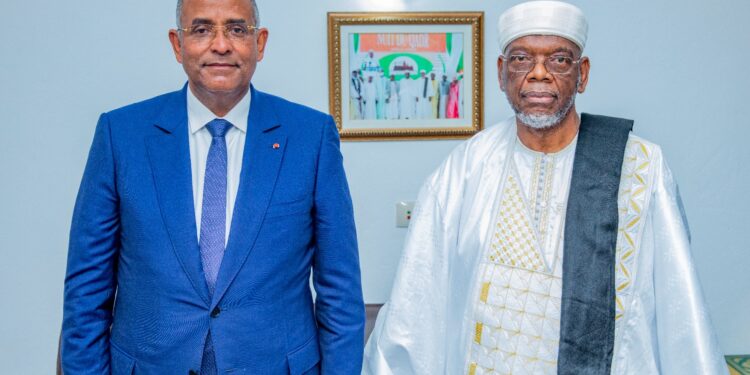 Côte d’Ivoire/Religion: le Cheick Al Aïma Ousmane Diakité, fait des prières pour le gouvernement