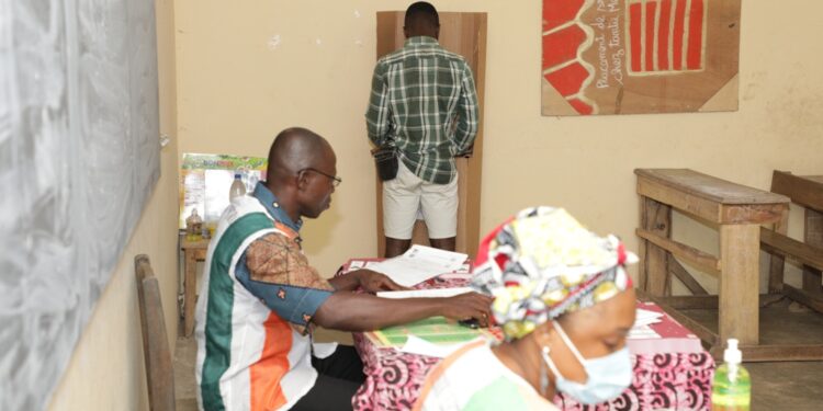 Election législative partielle, le Président de la Commission Electorale Indépendante (CEI), a effectué une visite de terrain dans la circonscription de Jacqueville.