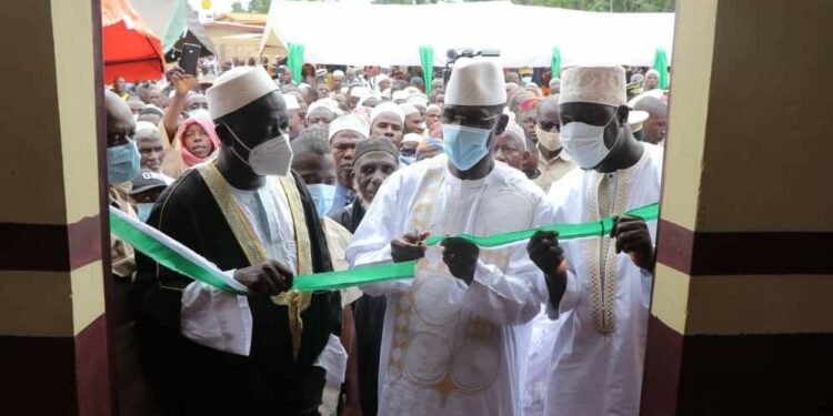Sipilou : le Ministre Vagondo Diomandé fait don d’une mosquée à Yorodougou