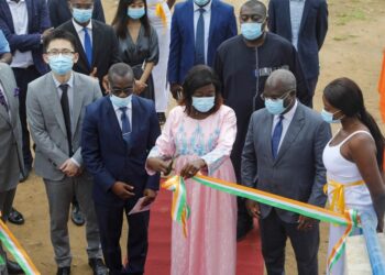 Projet « Education Numérique »:  Mariatou Koné inaugure la “live classroom” du lycée classique d’Abidjan
