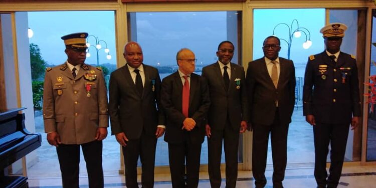 Le Gl Apalo Touré fait chevalier de la légion d’honneur française en présence du ministre Paulin Danho