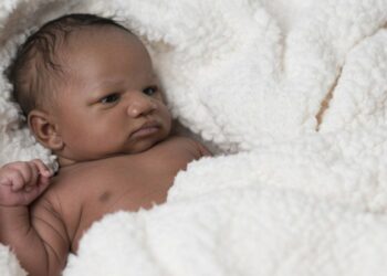 Comment calmer le hoquet chez le bébé