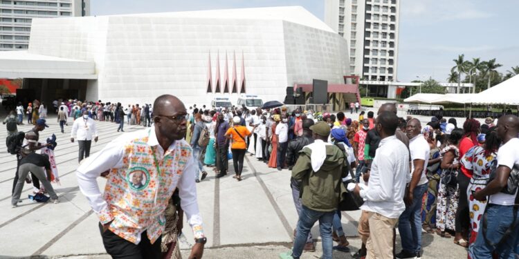 08 juillet 2020-08 juillet 2021. Les images de l’hommage du Rhdp à l’ex-Premier ministre AGC au Sofitel Hôtel-Ivoire Abidjan.