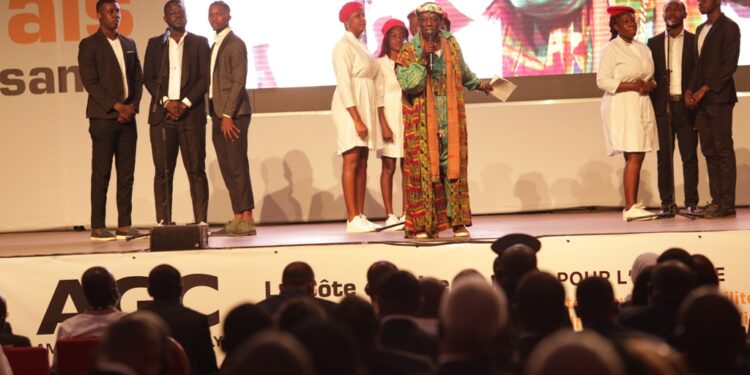 08 juillet 2020-08 juillet 2021. Les images de l’hommage du Rhdp à l’ex-Premier ministre AGC au Sofitel Hôtel-Ivoire Abidjan.