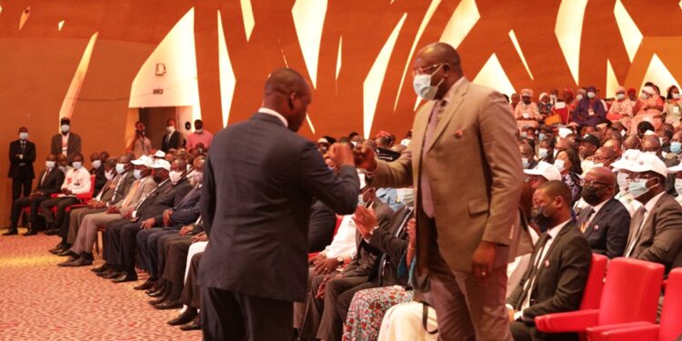 08 juillet 2020-08 juillet 2021. Les images de l’hommage du Rhdp à l’ex-Premier ministre AGC au Sofitel Hôtel-Ivoire Abidjan.