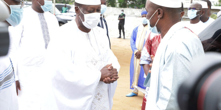 Les images de la prière de la Tabaski (Aid-El-Kébir) à la grande mosquée de la Riviera Golf en présence du président Alassane Ouattara