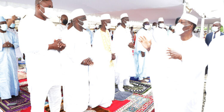 Les images de la prière de la Tabaski (Aid-El-Kébir) à la grande mosquée de la Riviera Golf en présence du président Alassane Ouattara