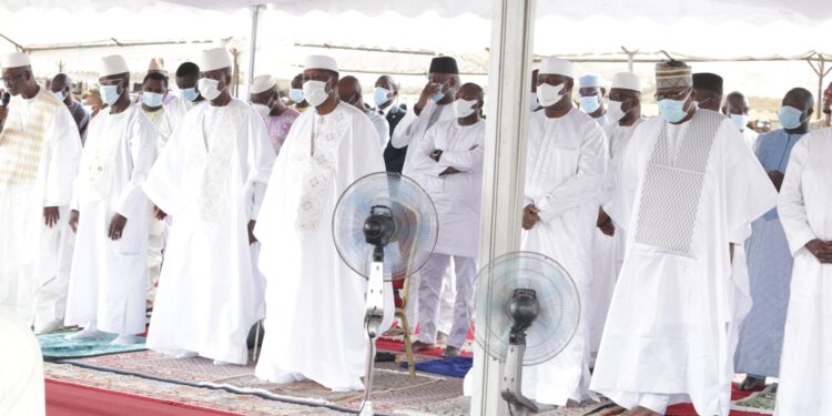 Les images de la prière de la Tabaski (Aid-El-Kébir) à la grande mosquée de la Riviera Golf en présence du président Alassane Ouattara