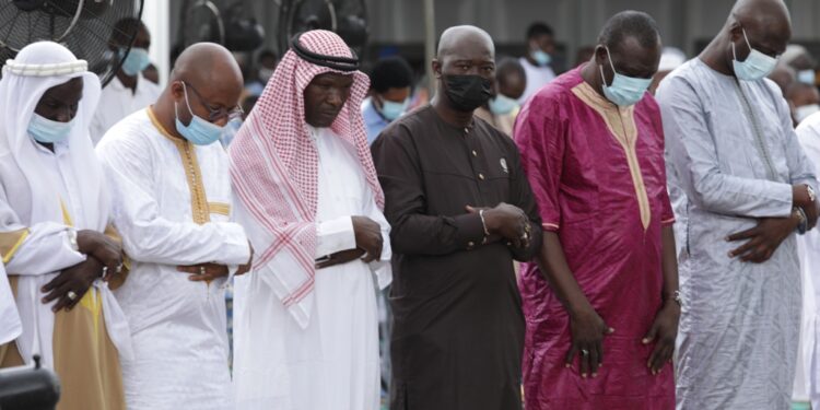 Les images de la prière de la Tabaski (Aid-El-Kébir) à la grande mosquée de la Riviera Golf en présence du président Alassane Ouattara