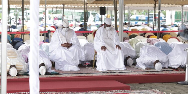 Les images de la prière de la Tabaski (Aid-El-Kébir) à la grande mosquée de la Riviera Golf en présence du président Alassane Ouattara