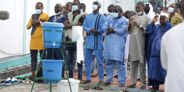 Les images de la prière de la Tabaski (Aid-El-Kébir) à la grande mosquée de la Riviera Golf en présence du président Alassane Ouattara