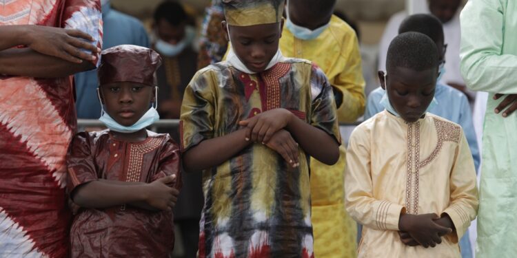 Les images de la prière de la Tabaski (Aid-El-Kébir) à la grande mosquée de la Riviera Golf en présence du président Alassane Ouattara