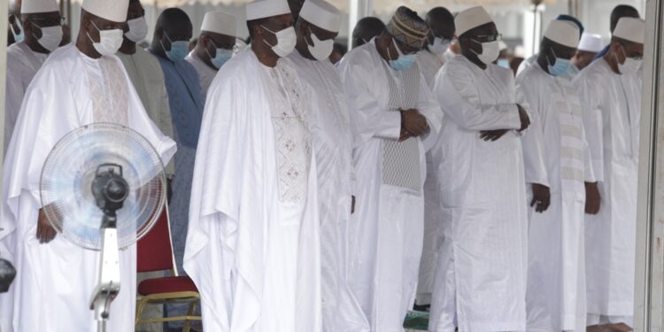 Les images de la prière de la Tabaski (Aid-El-Kébir) à la grande mosquée de la Riviera Golf en présence du président Alassane Ouattara