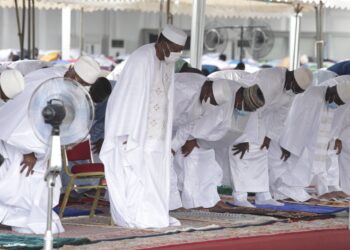 Les images de la prière de la Tabaski (Aid-El-Kébir) à la grande mosquée de la Riviera Golf en présence du président Alassane Ouattara