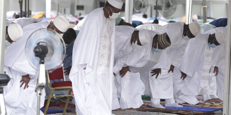Les images de la prière de la Tabaski (Aid-El-Kébir) à la grande mosquée de la Riviera Golf en présence du président Alassane Ouattara