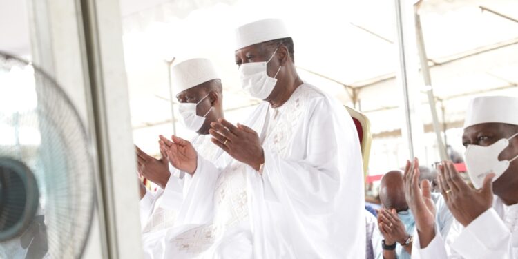 Les images de la prière de la Tabaski (Aid-El-Kébir) à la grande mosquée de la Riviera Golf en présence du président Alassane Ouattara
