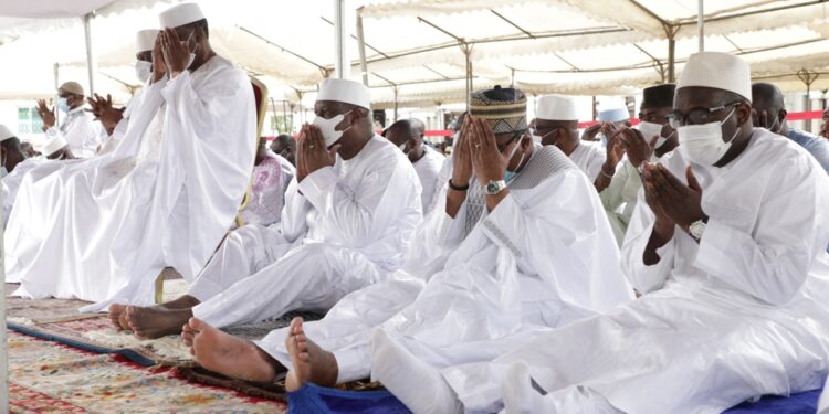 Les images de la prière de la Tabaski (Aid-El-Kébir) à la grande mosquée de la Riviera Golf en présence du président Alassane Ouattara