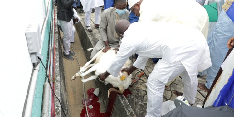 Les images de la prière de la Tabaski (Aid-El-Kébir) à la grande mosquée de la Riviera Golf en présence du président Alassane Ouattara